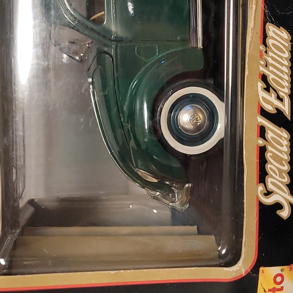 Vintage Maisto 1951 Volkswagen 1:18 Die Cast Car - Picture 6 of 17
